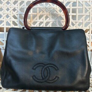 CHANEL CC Logo Bag in Black Lambskin Tortoise Handles Vintage